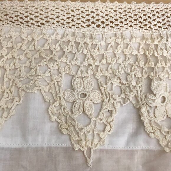 Gorgeous Handcrafted Linen & Crocheted Lace Apron - Picture 3 of 9